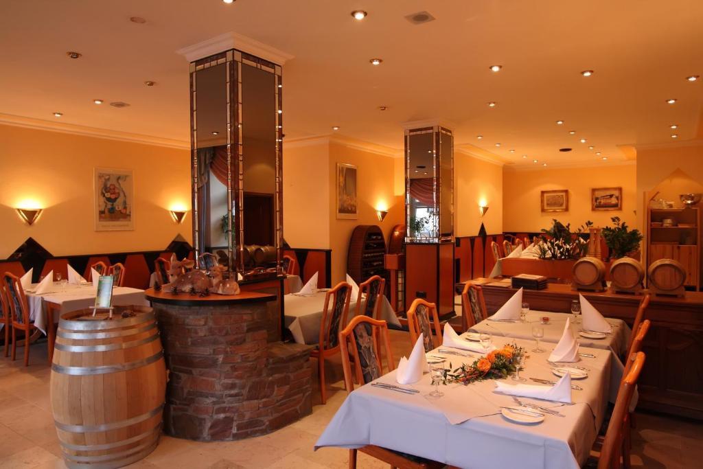 Hotel Restaurant Zum Schlossberg Wadern Eksteriør billede